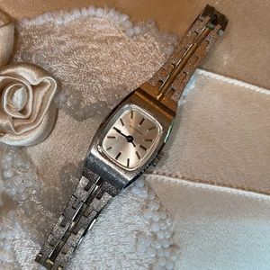 Vintage Wittnauer Ladies Hand Wind Wristwatch